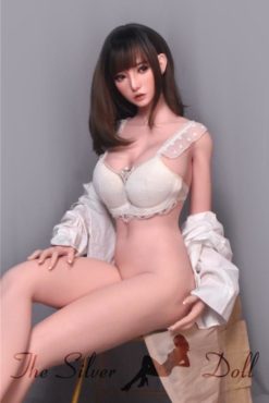 Fukada Ryoko with a mobile phone