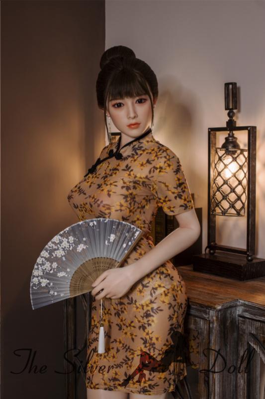 Amber in traditional Chinese settings