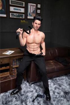 George en col roulé noir