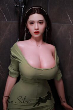 Saofu in green dress