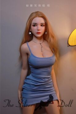 Nathalie en vestido azul