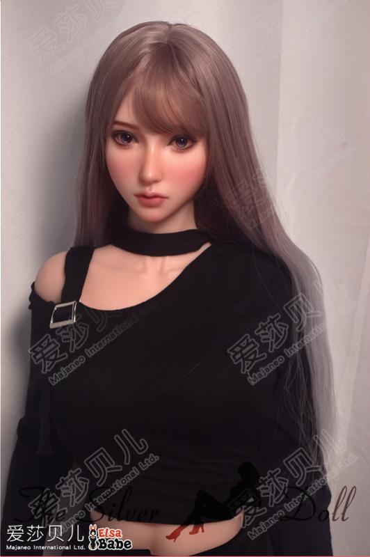 Mizushima Suzuran wears black