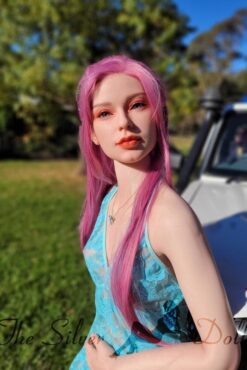 Queen on her pick-up