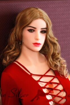 Isla en costume d'amarante