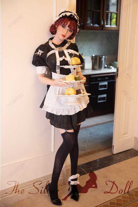 Iris sexy maid