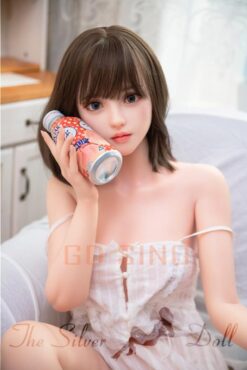 Shuikelian en camisón blanco