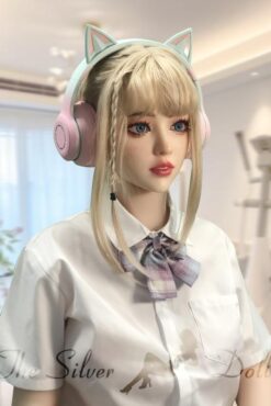 Flora ascolta musica