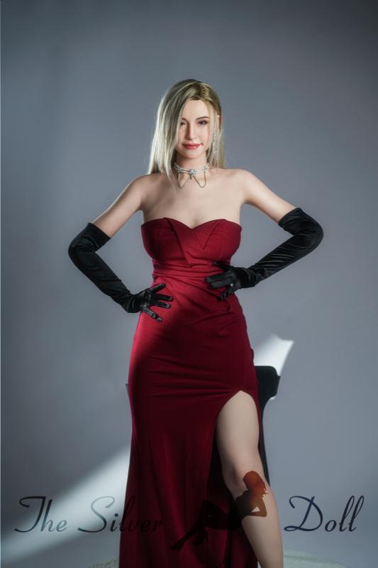 Aurelia in red dress