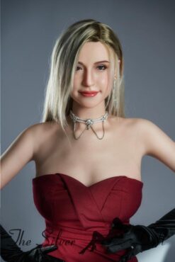 Aurelia en robe rouge