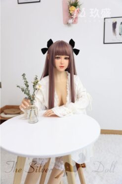 Shirley avec des fleurs