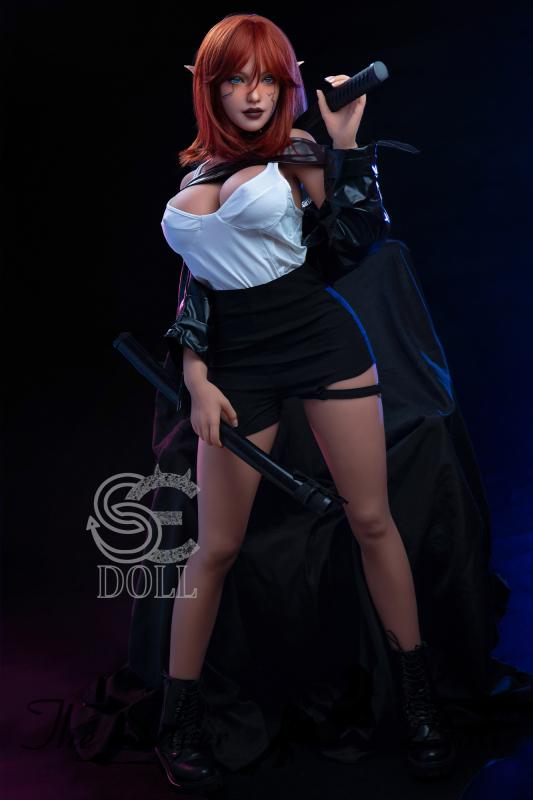 Louise con una sciabola