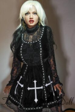 Giuliana en robe de sorcière