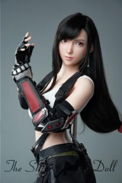 Tifa en minijupe noire