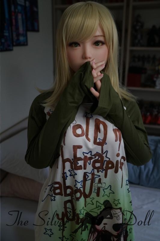 Akira blonde with her twin sister