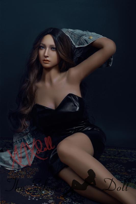 Taylor in black leather dress