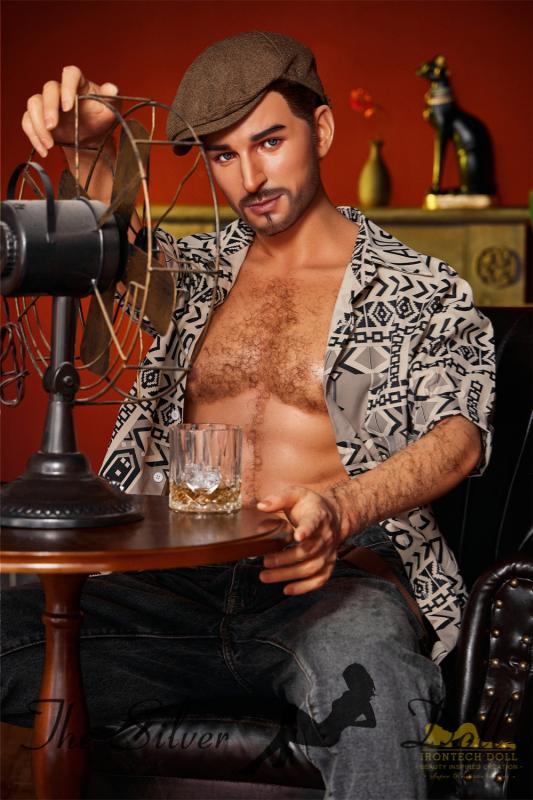 George con un berretto