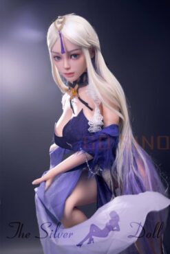 Favor blonde en robe bleue