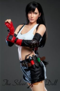 Tifa con minifalda negra y top blanco