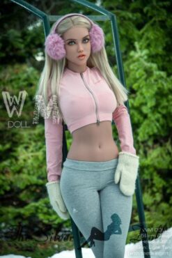 Anna nue dans la neige