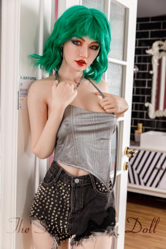 Wushi with green hair