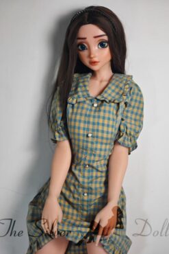 Takanashi Mahiru avec une tenue à carreaux