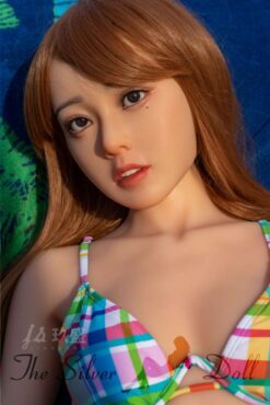 Yukiko sulla sedia a sdraio