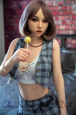 Heather en jupe à carreaux