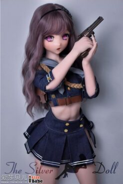 Nozomi Mogami avec un pistolet