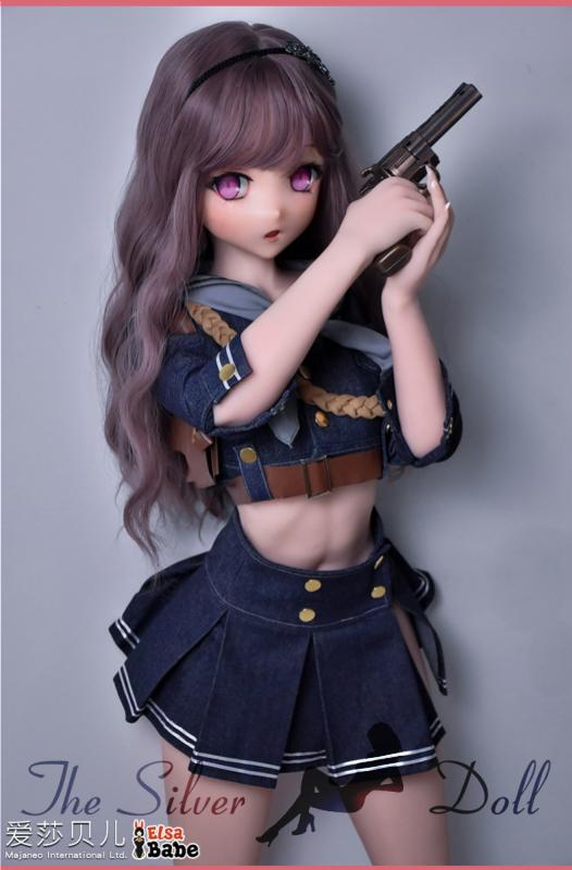 Nozomi Mogami con una pistola