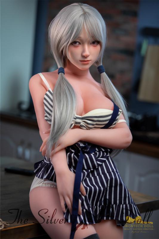 Miyuki al tavolo della cucina