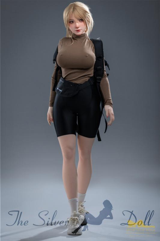 Kitty part en randonnée