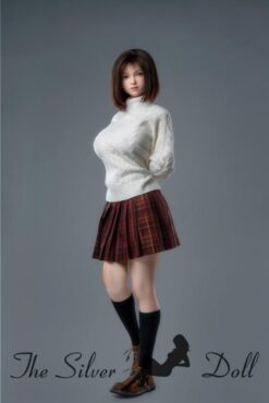 Nozomi in maglione bianco e minigonna