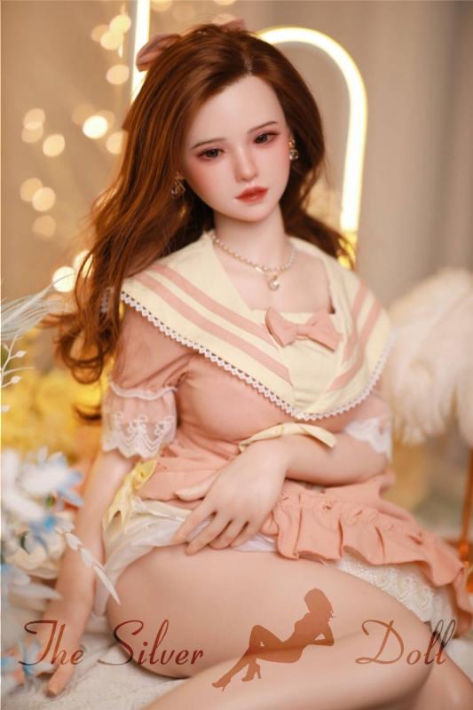 Mini YunXi con un vestido rosa