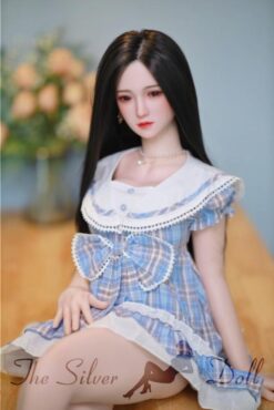 Mini Winnie sentada en una mesa