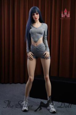 Valerie in completo grigio da palestra