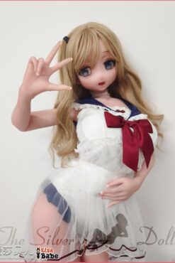 Haneda Nanako with long blond hair