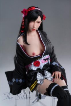 Tifa in kimono nero