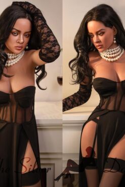 Sofia sensuelle en noir