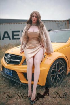 Salice con su coche deportivo