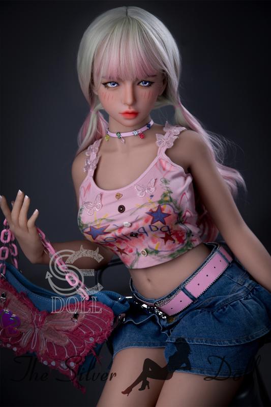 Isabella avec un top rose