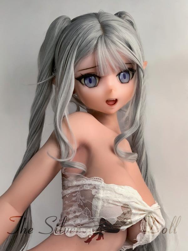Mizuki Risa with long gray hair