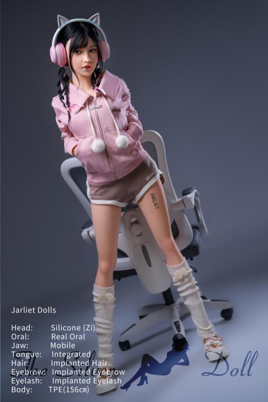 Zi listens to music and plays