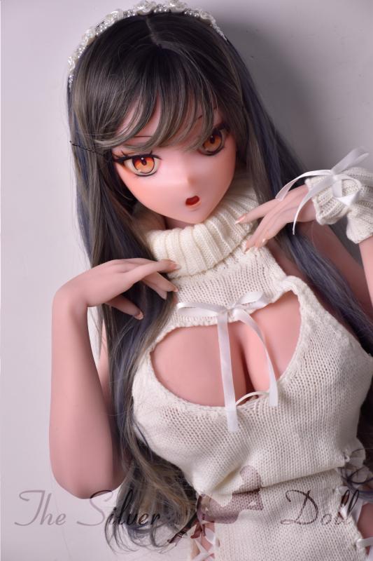 Hosokawa Hitomi in white dress