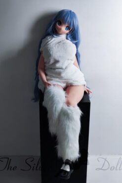 Arisugawa Yumeko aux longs cheveux bleus