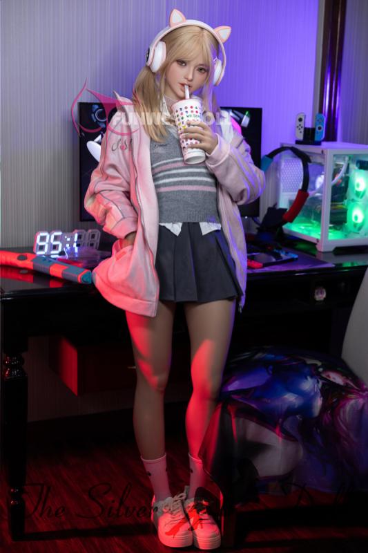 Alice listens to music