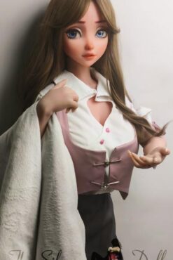 Takanashi Mahiru aux longs cheveux bruns