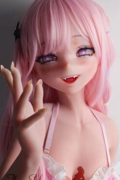 Hanasaka Yuka en costume rose