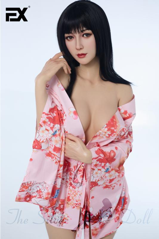 Ruoyi in kimono