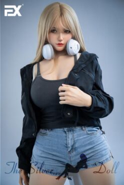 Katherine blonde écoute de la musique