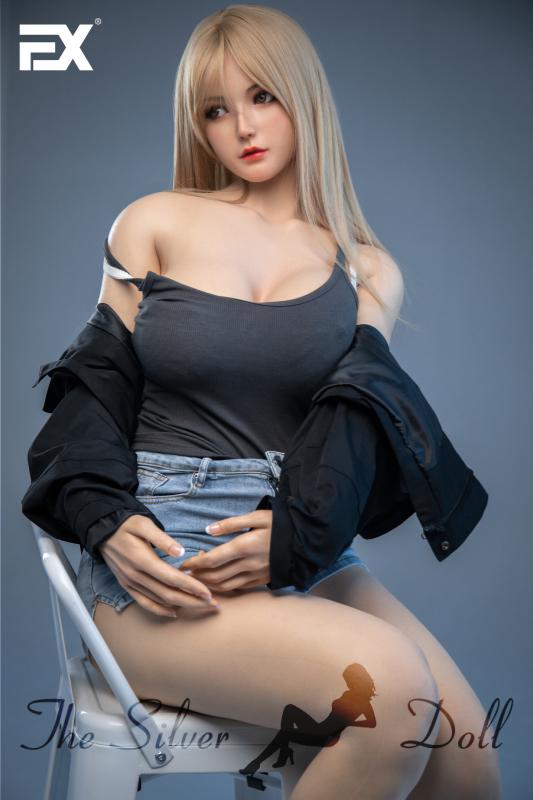 Katherine rubia escucha musica